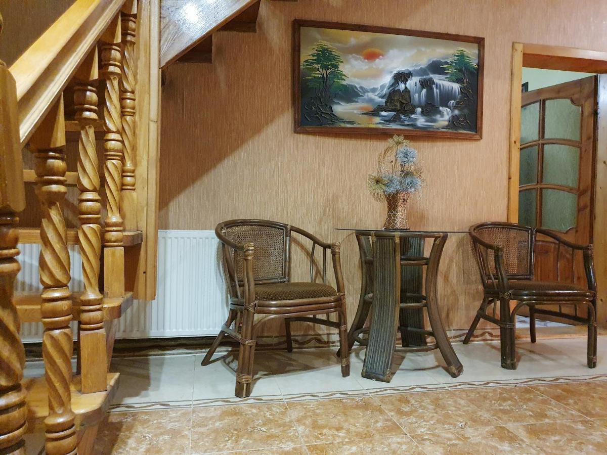 Мирослава Lazeshchyna Buitenkant foto