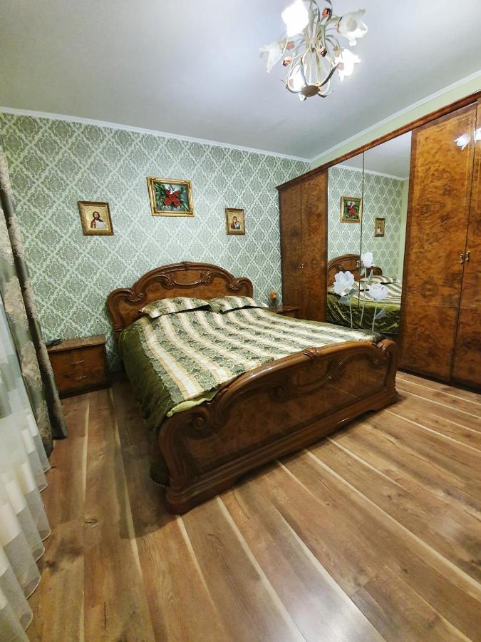 Мирослава Lazeshchyna Buitenkant foto