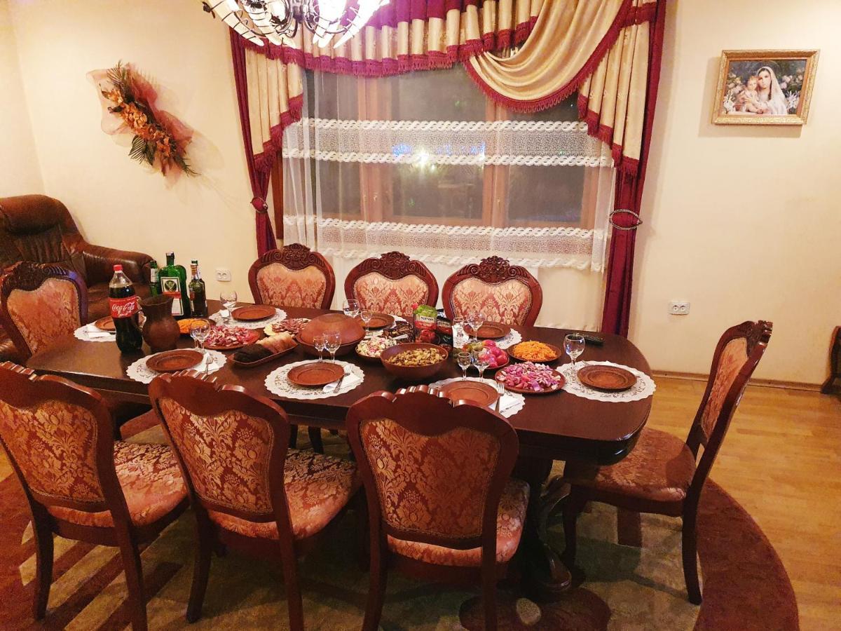 Мирослава Lazeshchyna Buitenkant foto