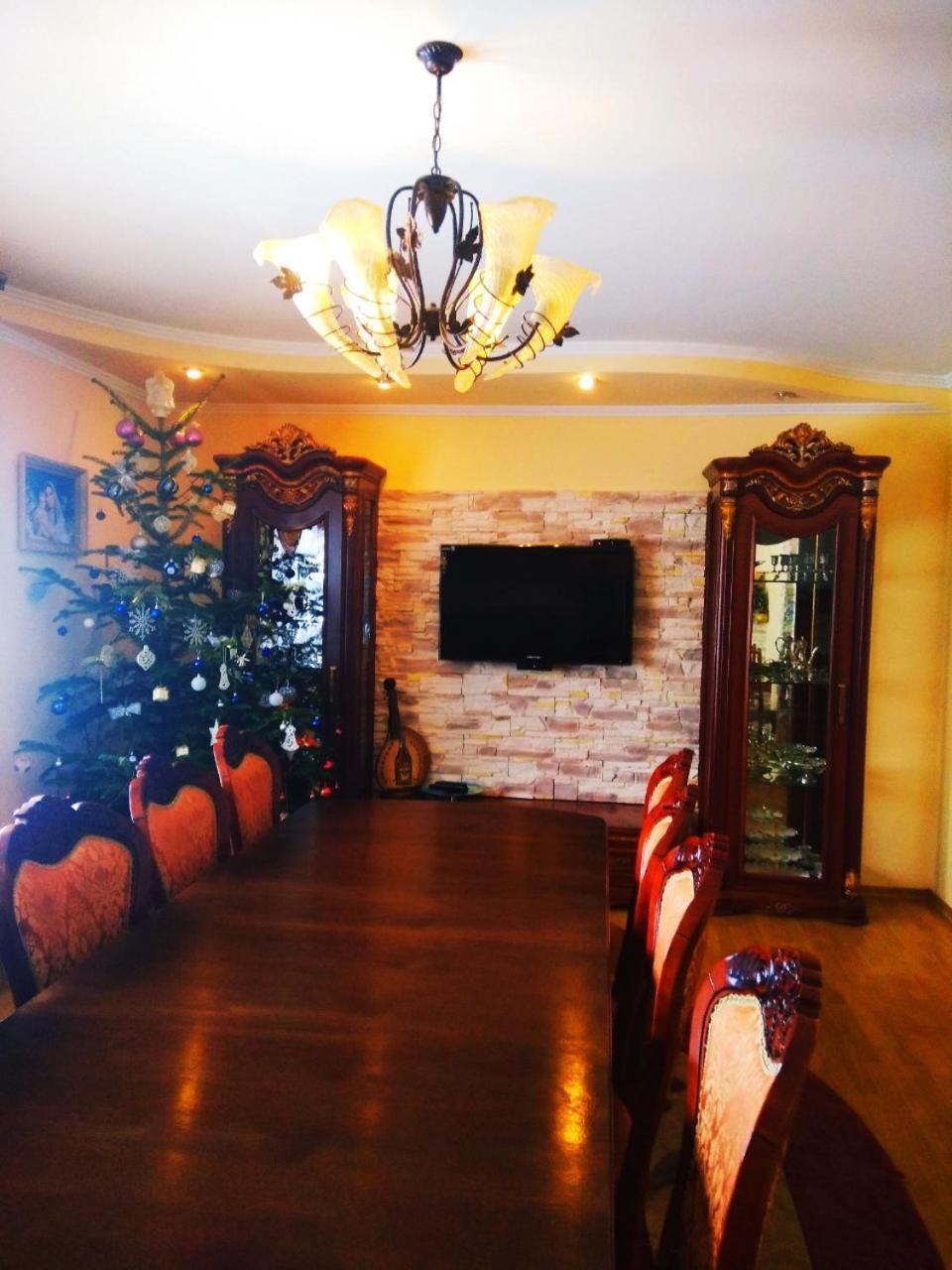 Мирослава Lazeshchyna Buitenkant foto