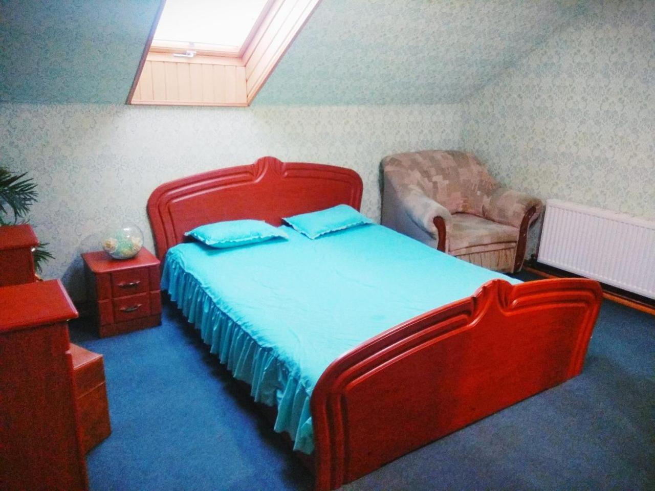 Мирослава Lazeshchyna Buitenkant foto