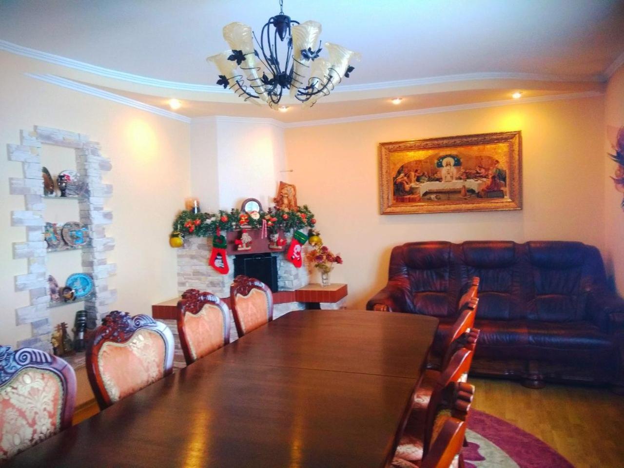 Мирослава Lazeshchyna Buitenkant foto